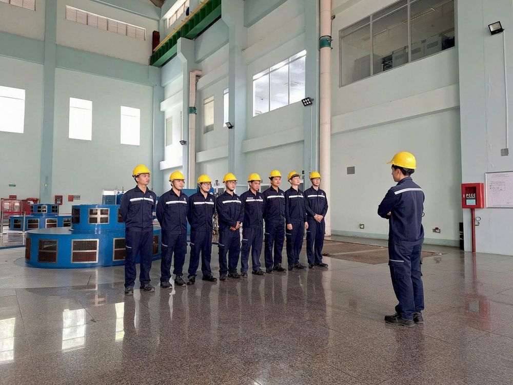 Đội ngũ kỹ sư tại nhà máy